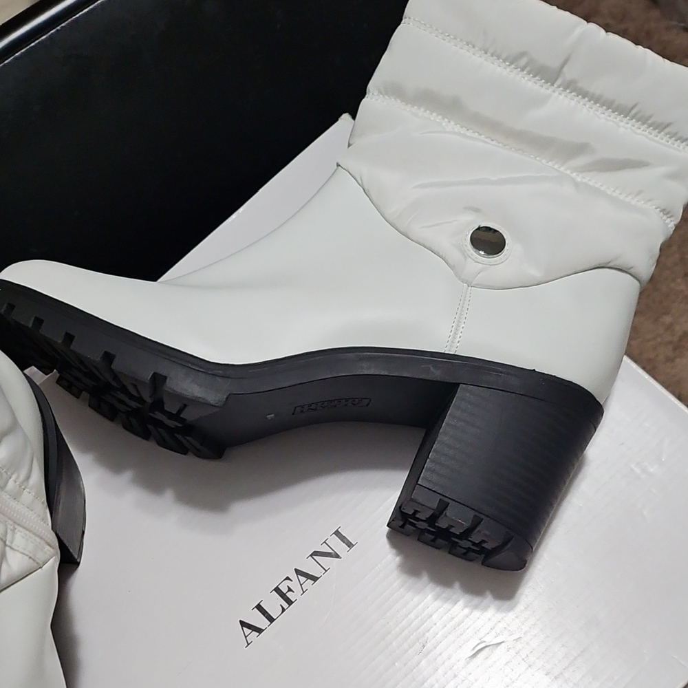 Alfani Women's Belcalise Puffer Booties